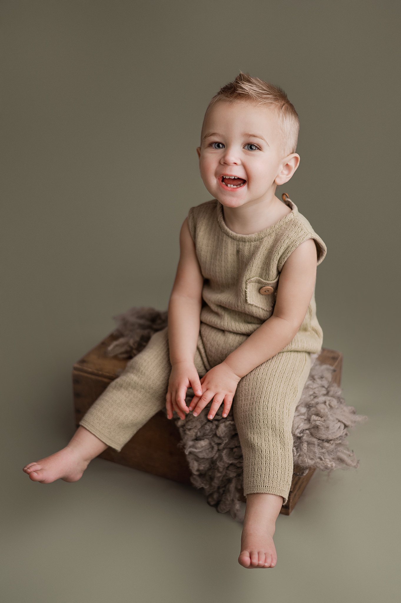 milestone session lincoln nebraska, baby photographer near me, waverly child photographer, omaha baby photographer, studio photography lincoln