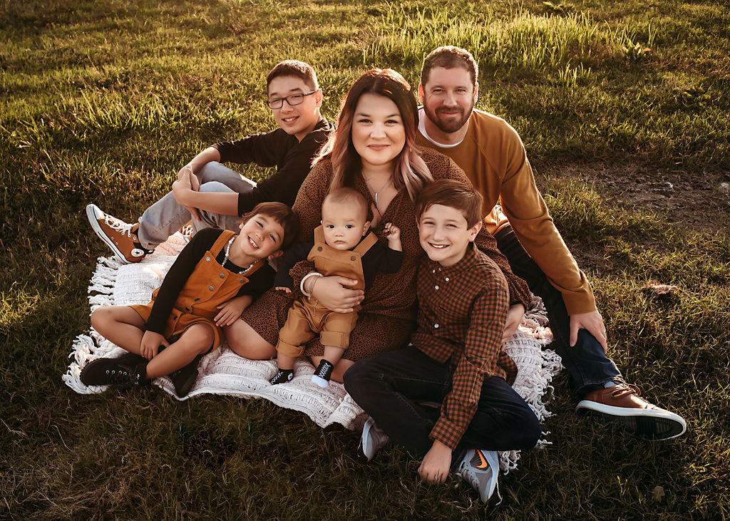 nebraska photographer, outdoor family session, sunset photoshoot, lincoln nebraska photography