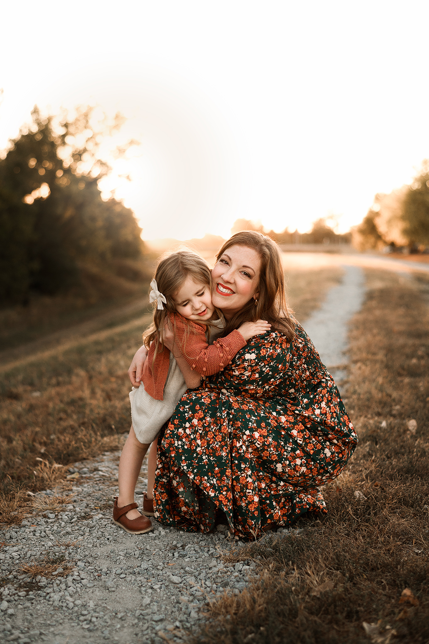 mom and daughter giving hug during photo session, omaha nebraska travel photographer, family photographer lincoln ne