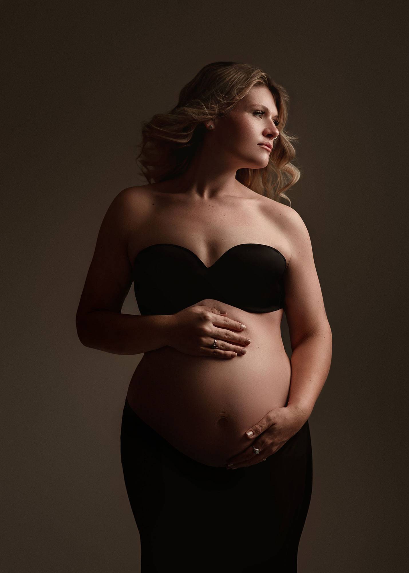 brenayafayephotographymaternity1 omaha maternity photographer, photographers in nebraska, nebraska maternity photography, mom to be photographed in nebraska portrait studio, maternity photography omaha ne