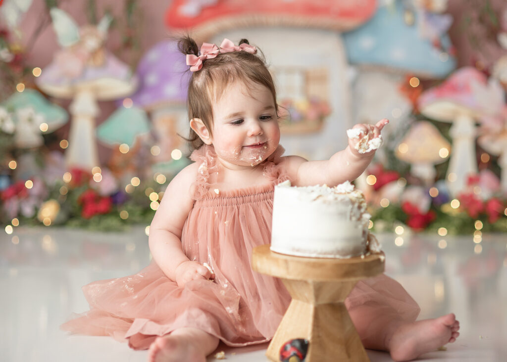 cake smash wearing pink, girl cake smash themes, nebraska photoshoot, studio photographer in lincoln