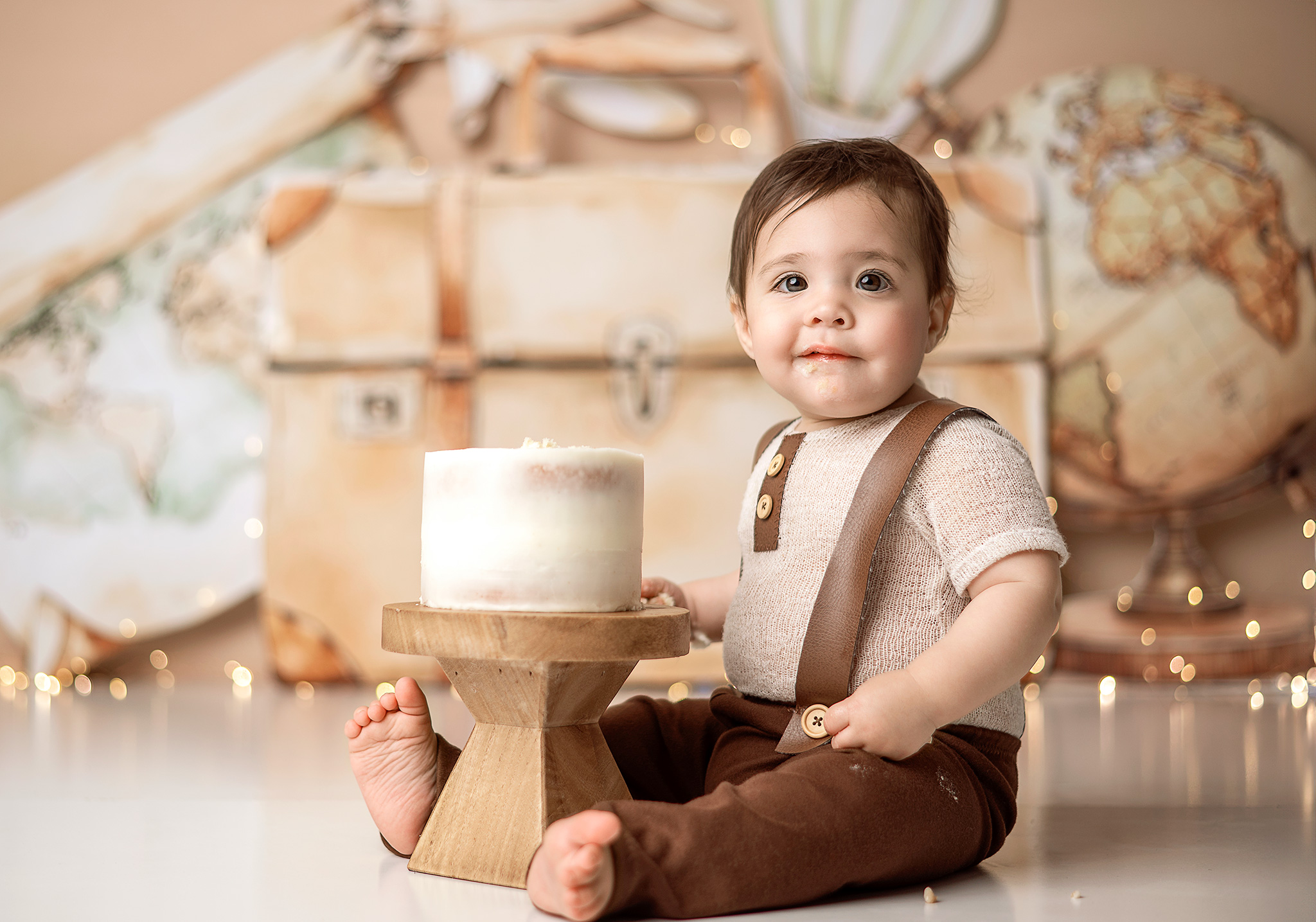 wold traveler smash cake, nebraska cake, cake smash lincoln, smash cake lincoln, cake smash cake, best photographer nebraska